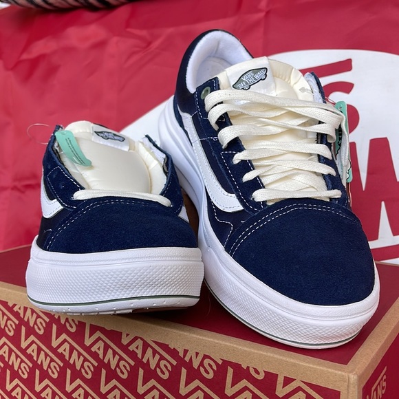 Vans Old Skool Over
Pop Color Dress Blues
VNOA7Q5ELKZ
WMNS platforms - sneakers - Picture 7 of 16